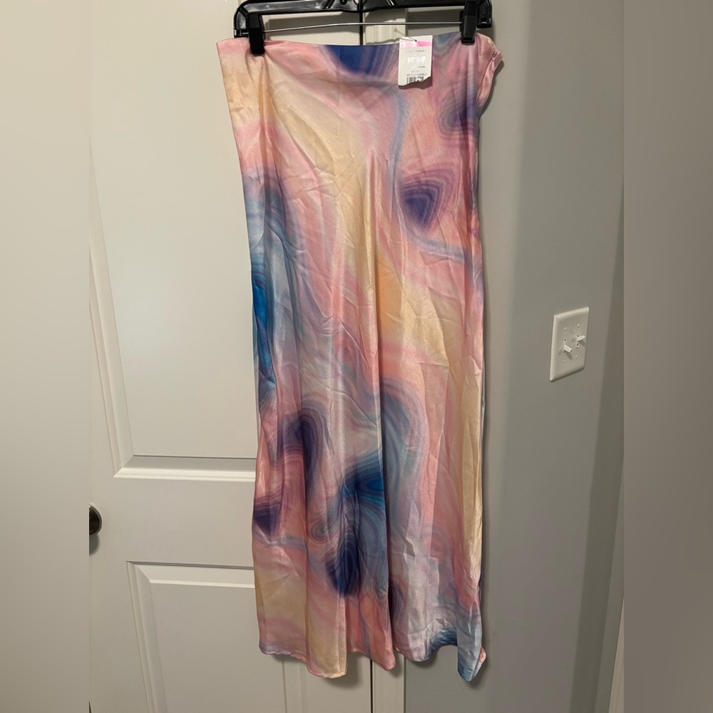 STEVE MADDEN PRINTED SATIN MAXI SKIRT IN PINK HYDRANGEA